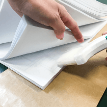 背（ノド）側の糊付け